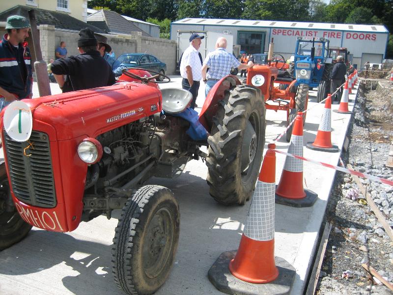 ../Images/Vintage tractor Run 2007- 5.jpg